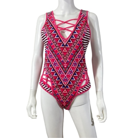 Women’s Pink Geometric One Piece Swimsuit
New - Picture 3 of 8